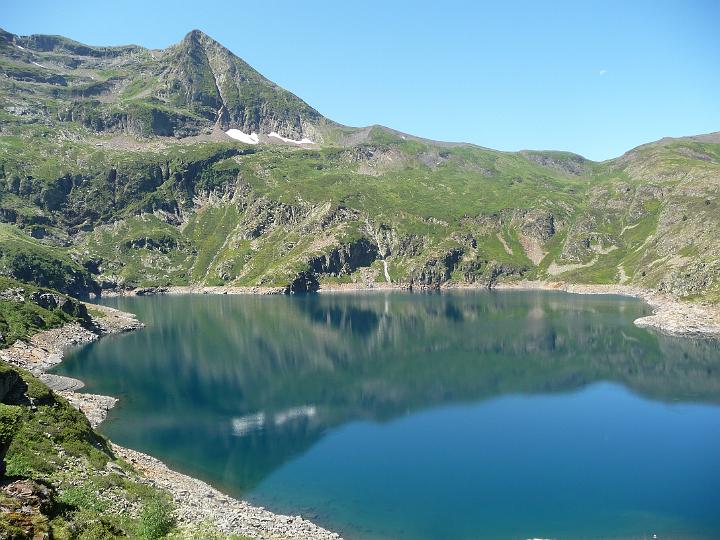 Araing_2009 015.jpg - Le lac vu du barrage avec le crabère en fond